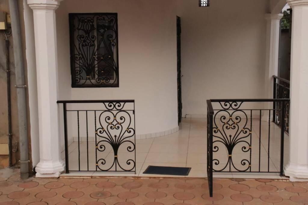 Residence Jeanne A Yaounde Odza Messamengo Экстерьер фото