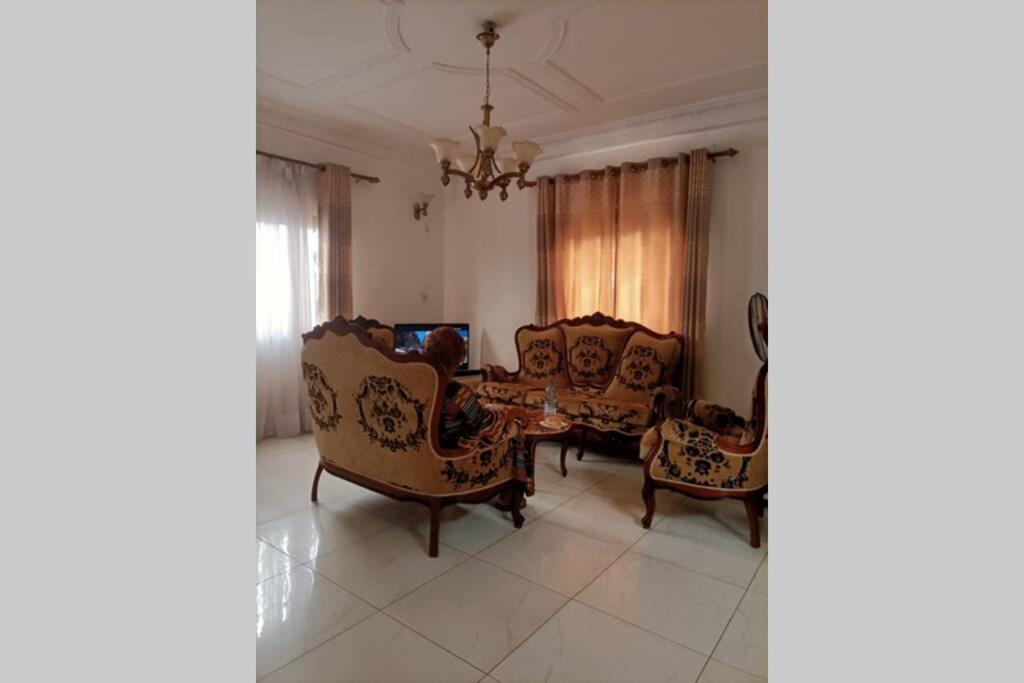 Residence Jeanne A Yaounde Odza Messamengo Экстерьер фото