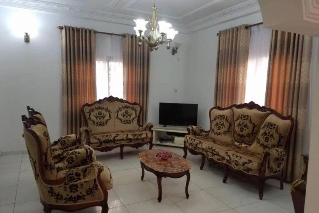 Residence Jeanne A Yaounde Odza Messamengo Экстерьер фото