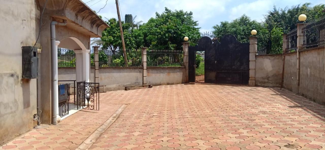 Residence Jeanne A Yaounde Odza Messamengo Экстерьер фото